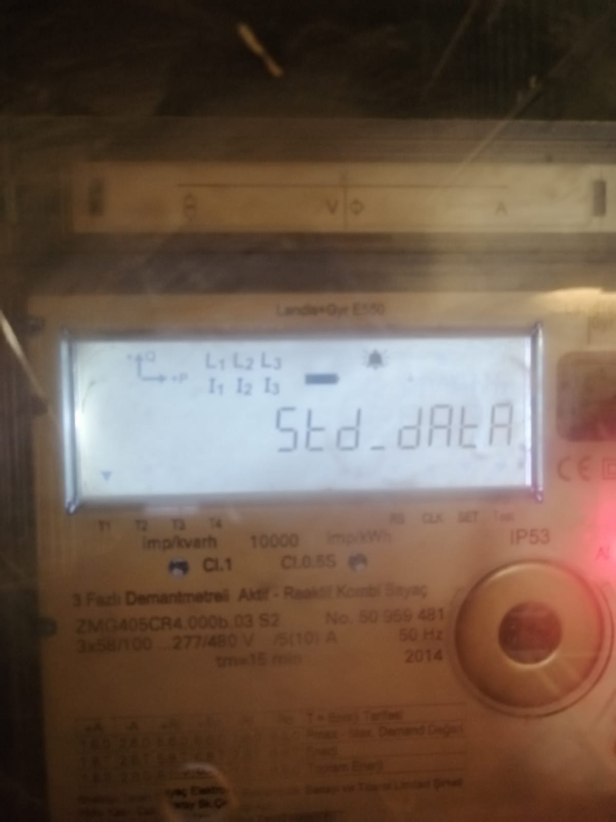 57272