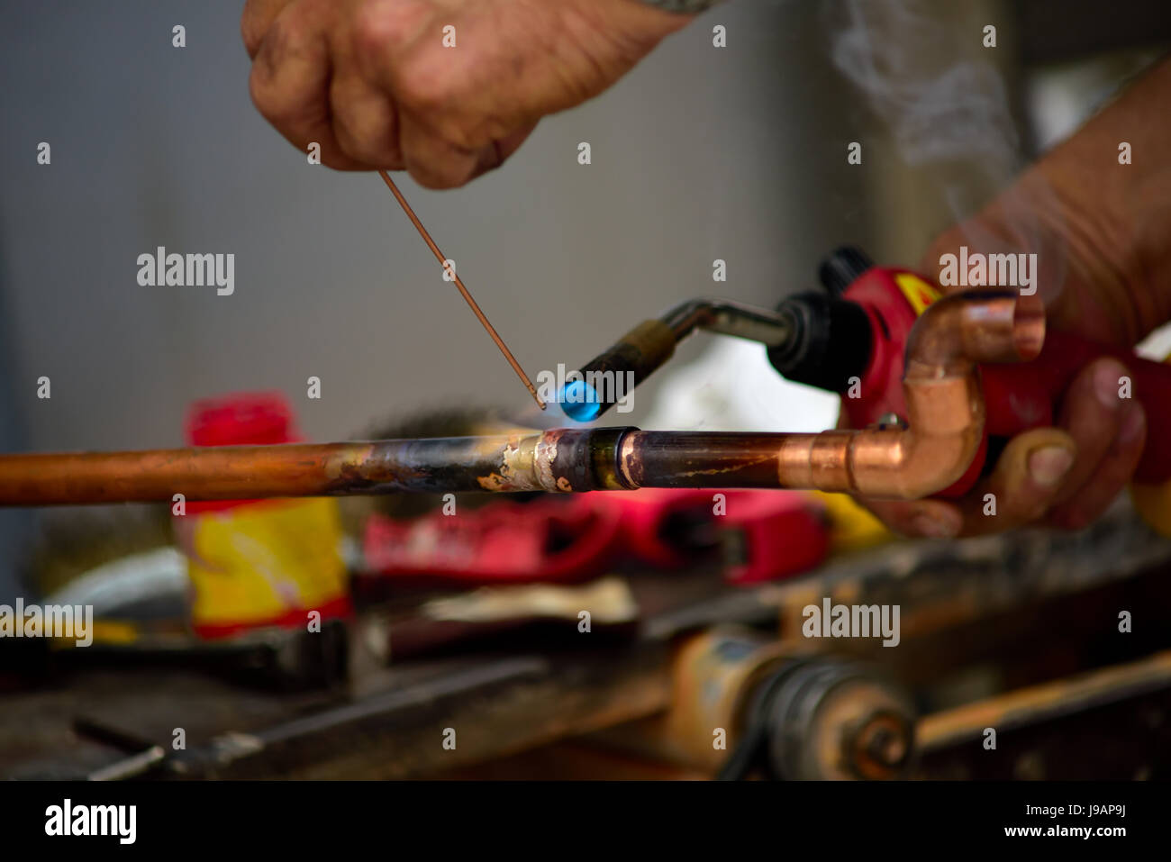 copper-pipe-welding-heating-system-engineer-blow-torching-a-copper-J9AP9J.jpg