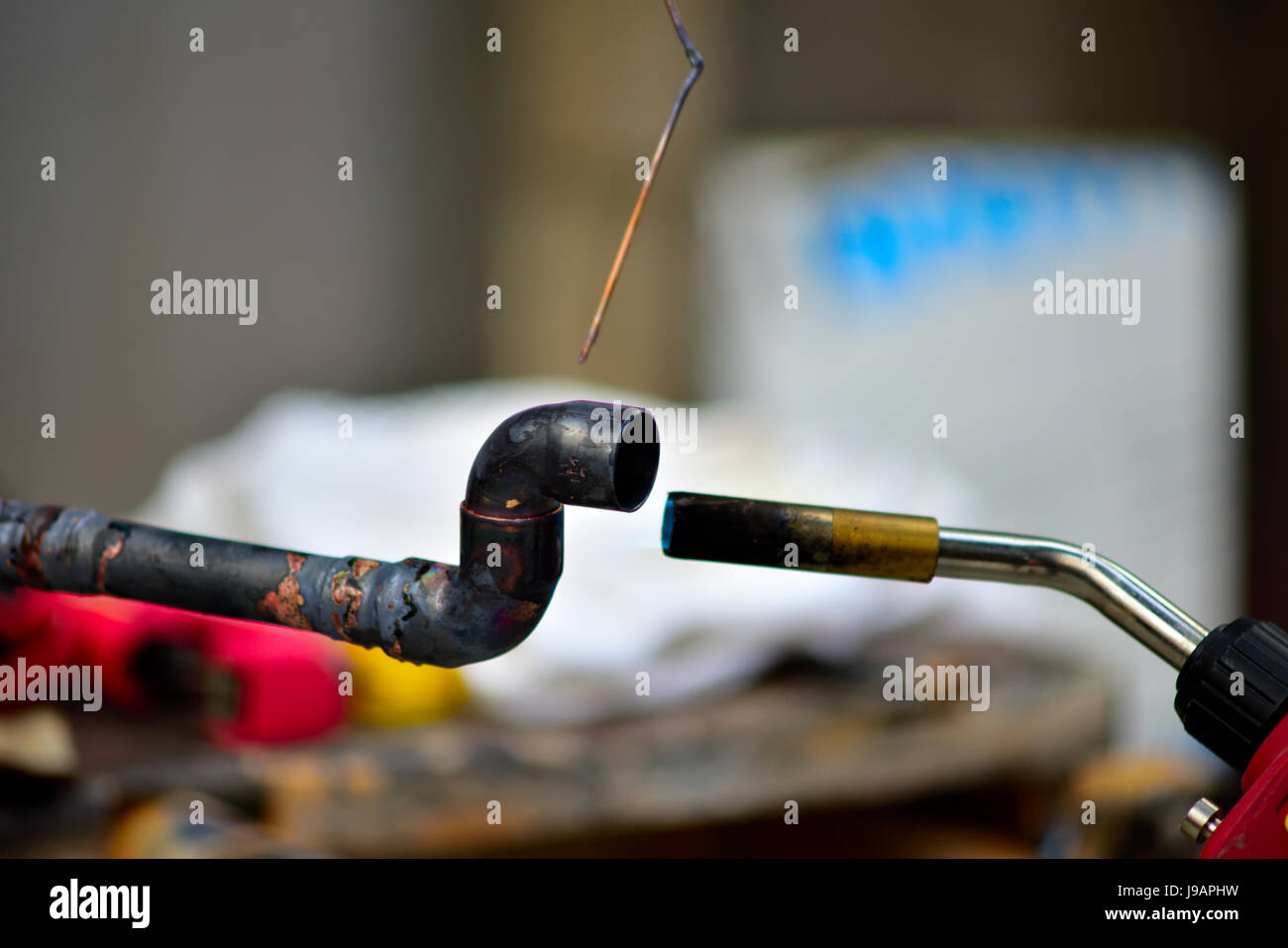 copper-pipe-welding-heating-system-engineer-blow-torching-a-copper-J9APHW.jpg