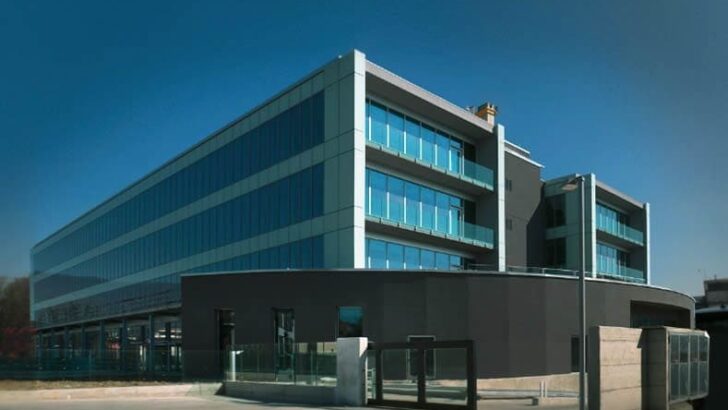 Yeni ABB SACE binası SACE Emax 2 ve Ekip Güç Kontrolü fonksiyonu ile Yük Yönetimi